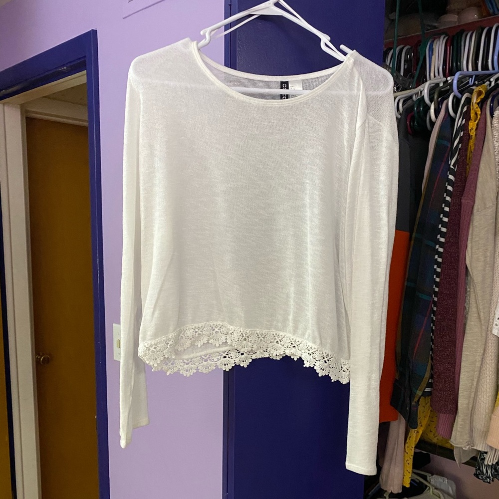 Lightweight Sweater with Lace detail